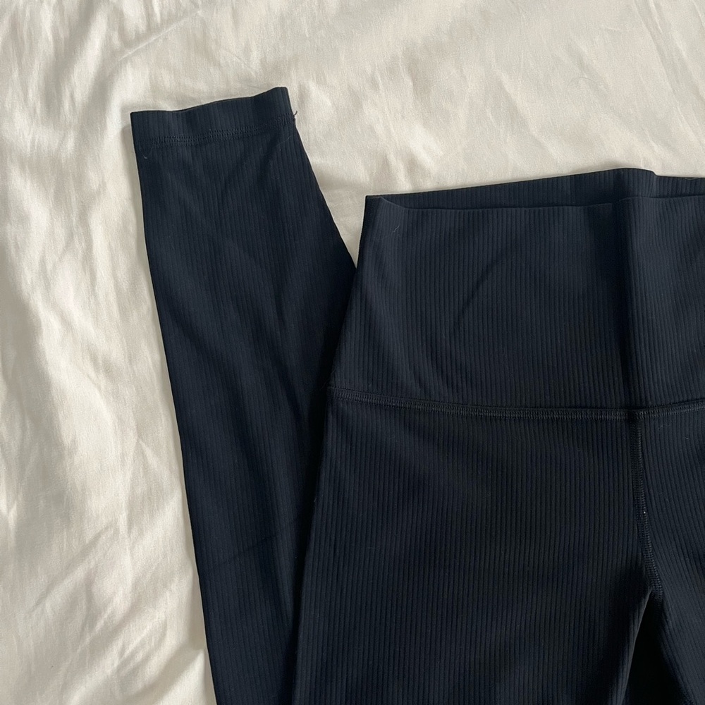 Lululemon size 8 high rise align black ribbed leggings